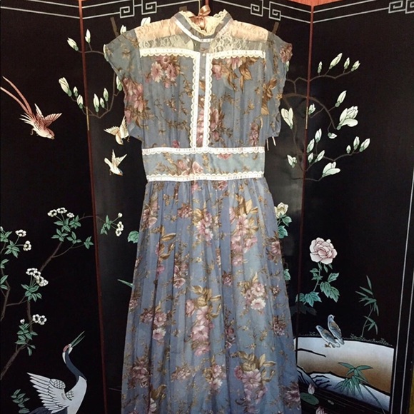 SOLD Vintage Gunne Sax floral lace prairie dress - Picture 6 of 11